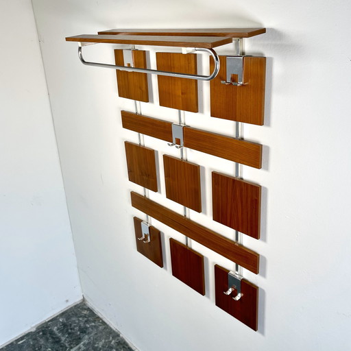 Porte-manteau mural scandinave en teck et chrome