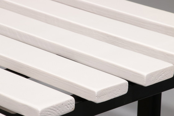 Image 1 of Banc Ducht design en bois blanc avec structure en métal noir