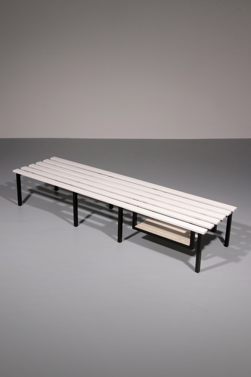 Banc Ducht design en bois blanc avec structure en métal noir