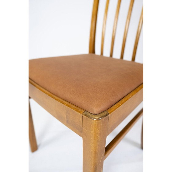 Image 1 of Ensemble de 10 chaises vintage en bois clair et recouvertes de cuir cognac 1940s