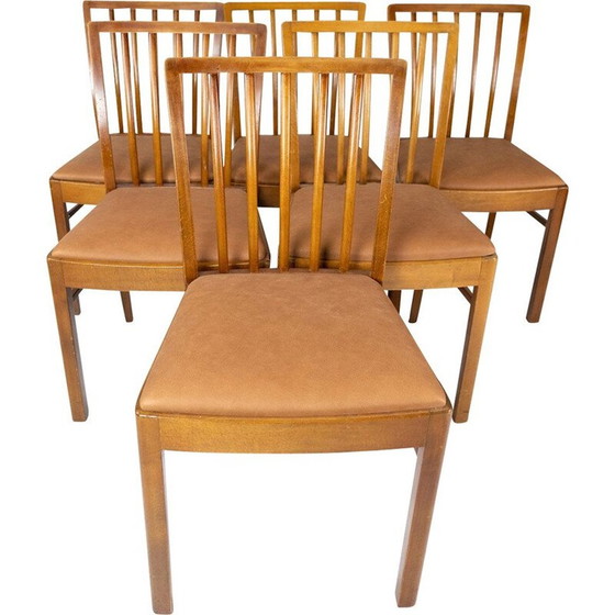 Image 1 of Ensemble de 10 chaises vintage en bois clair et recouvertes de cuir cognac 1940s