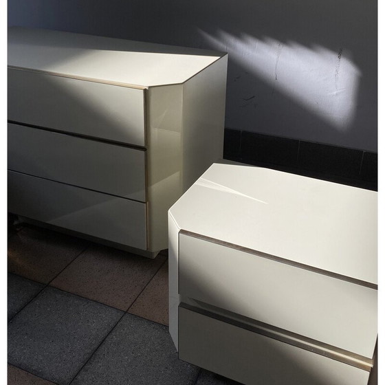 Image 1 of Paire de commodes laquées et miroir, 1980