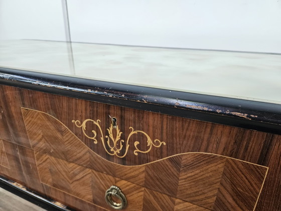 Image 1 of 1960S Commode de chambre à coucher avec six tiroirs et dessus en verre