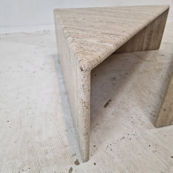 Image 1 of Paire de tables basses triangulaires en travertin vintage par Up et Up, Italie 1980