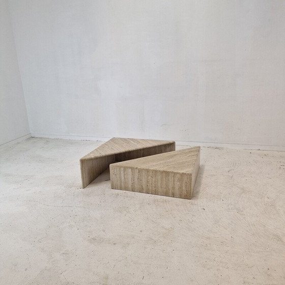 Image 1 of Paire de tables basses triangulaires en travertin vintage par Up et Up, Italie 1980