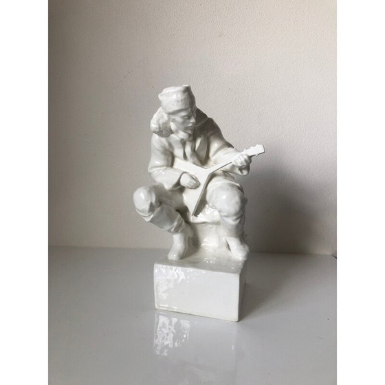 Image 1 of Vintage porcelaine homme jouant du luth art déco avec luth, Tchécoslovaquie 1940