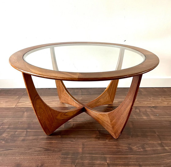 Image 1 of Table basse ronde "Astro" -Victor Bramwell Wilkins pour G Plan