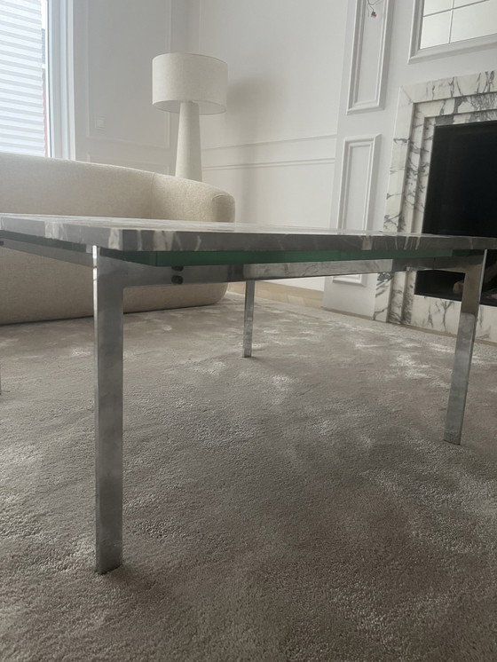 Image 1 of Table basse vintage en marbre avec pieds chromés