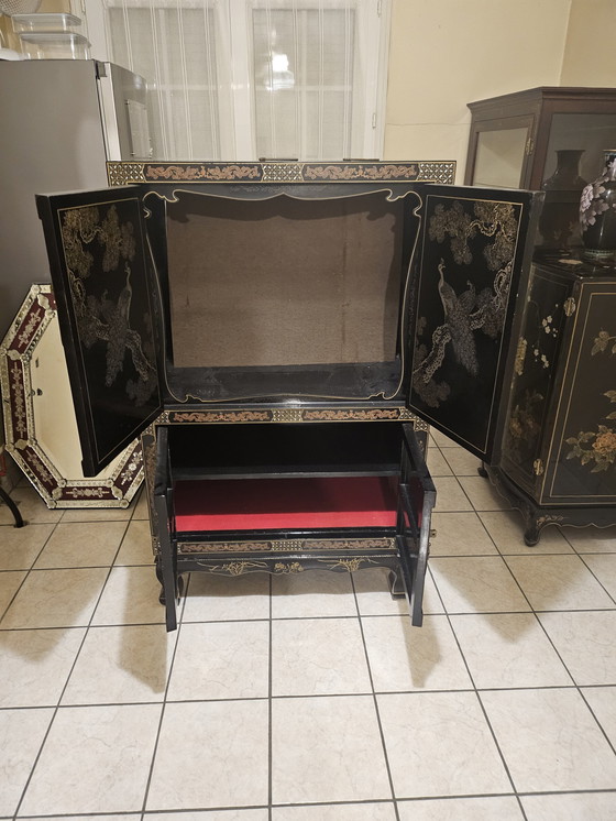 Image 1 of Cabinet Chinois