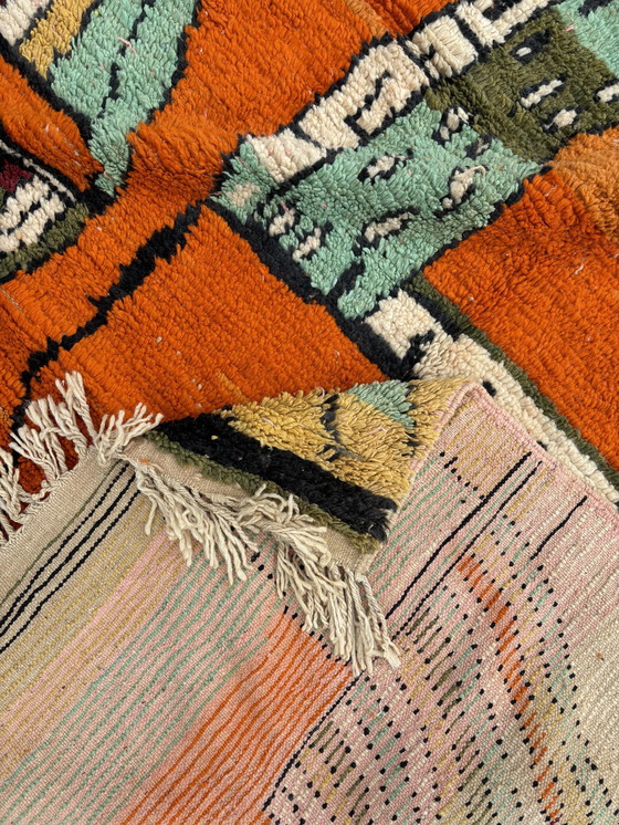 Image 1 of Oranga - Tapis abstrait marocain en laine orange