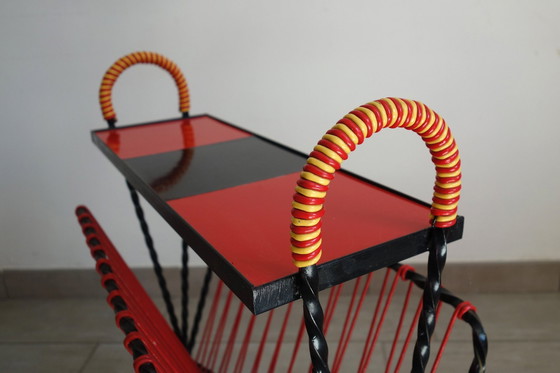 Image 1 of Porte Revues Scoubidou Rouge et Noir en Métal Années 50-60