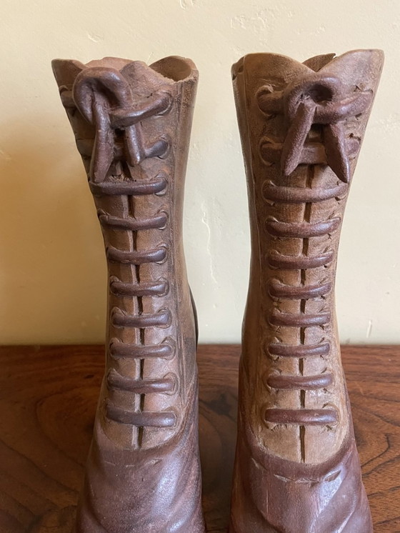 Image 1 of Chaussures en bois victoriennes décoratives