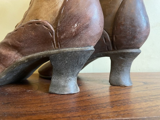 Image 1 of Chaussures en bois victoriennes décoratives