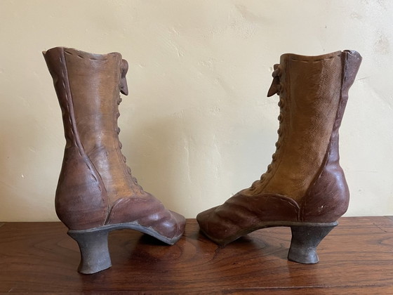 Image 1 of Chaussures en bois victoriennes décoratives