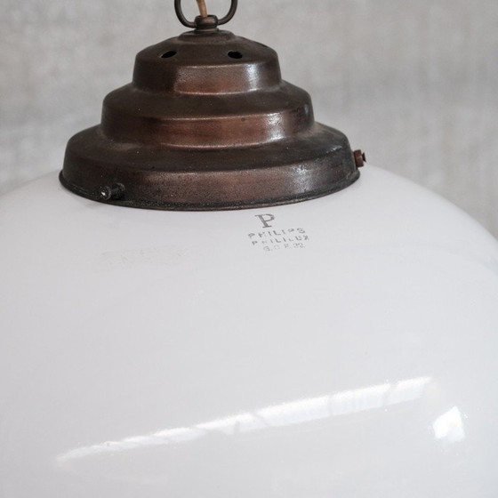 Image 1 of Lampe suspendue vintage en métal et verre opalin par Philips, Allemagne années 1950
