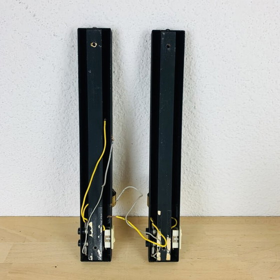 Image 1 of Paire d'appliques vintage en métal et opaline blanche, années 1950