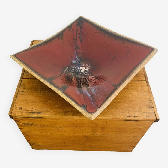 Image 1 of Bol carré rouge vintage par Matthieu Lievois