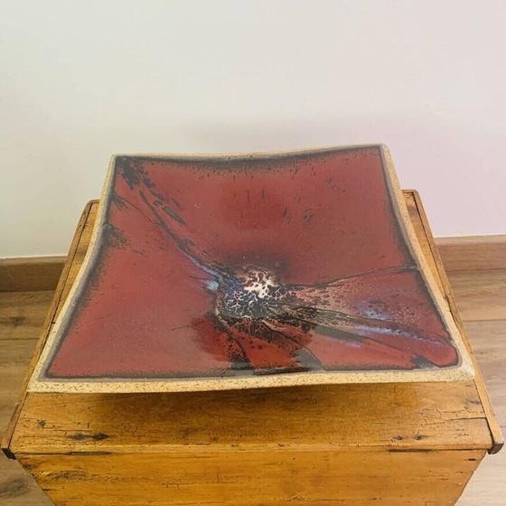 Image 1 of Bol carré rouge vintage par Matthieu Lievois