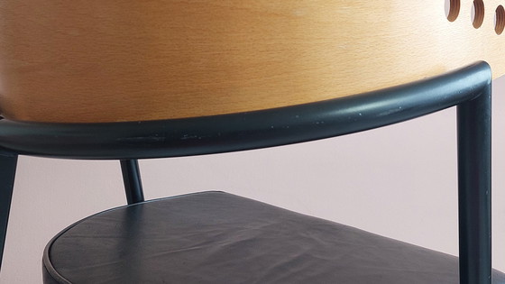 Image 1 of Chaise à accoudoir au design postmoderne.