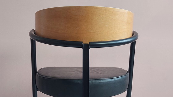 Image 1 of Chaise à accoudoir au design postmoderne.