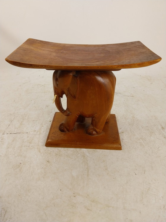 Image 1 of 1 X Tabouret Africain. Avec éléphant .