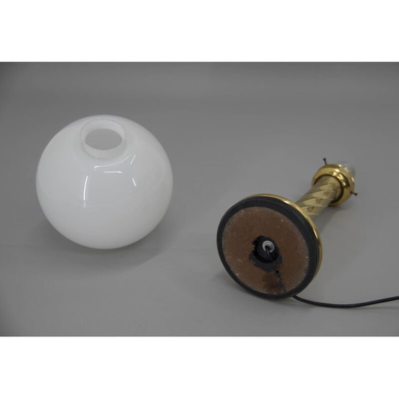 Image 1 of Lampe de table vintage en laiton et verre opalin, Allemagne 1970