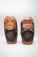 2 Anciens singes de décoration en bois massif