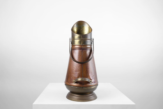 Image 1 of Porte-parapluies en cuivre avec relief martelé de Vermeer, France Ca. 1900