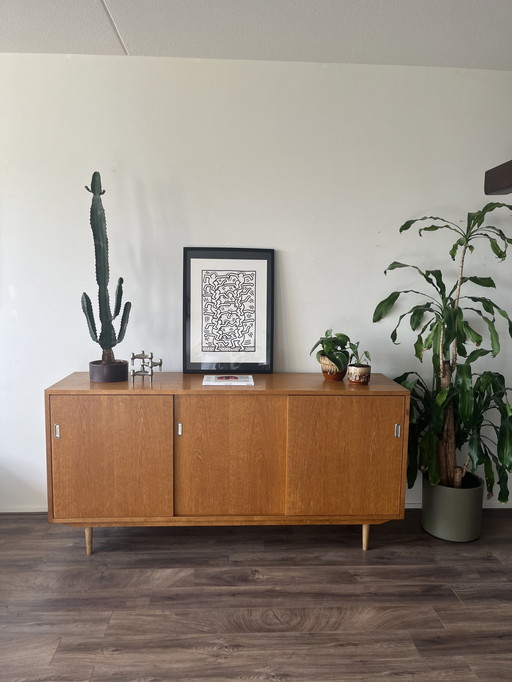 Magnifique armoire vintage dans le style d'une armoire d'école