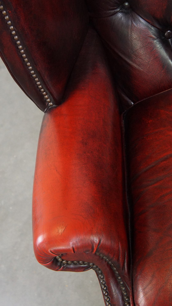 Image 1 of Grand fauteuil Chesterfield rouge à oreilles