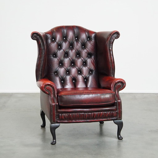 Grand fauteuil Chesterfield rouge à oreilles