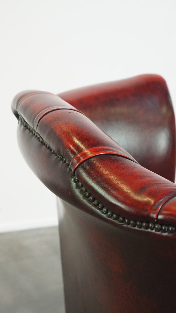 Image 1 of Grand fauteuil Chesterfield rouge à oreilles