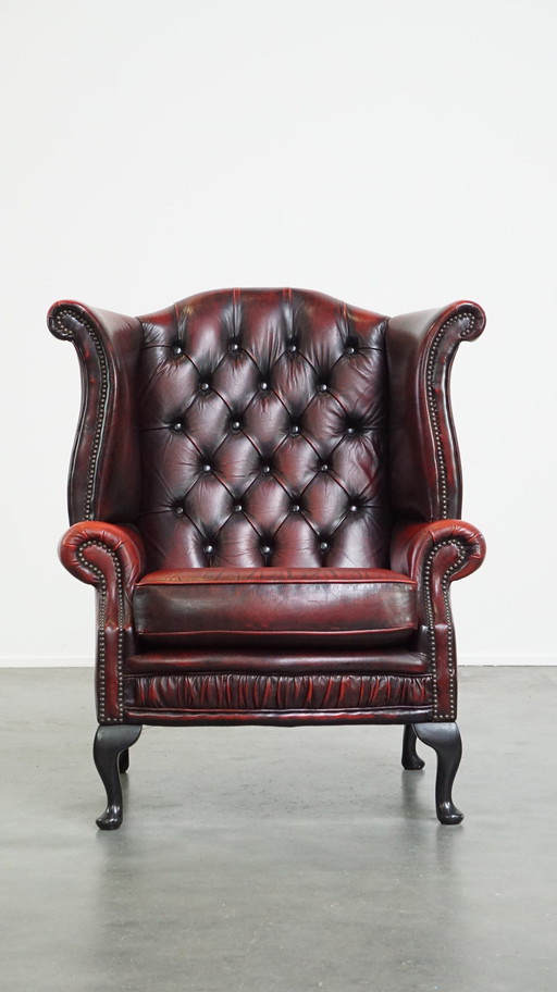 Grand fauteuil Chesterfield rouge à oreilles