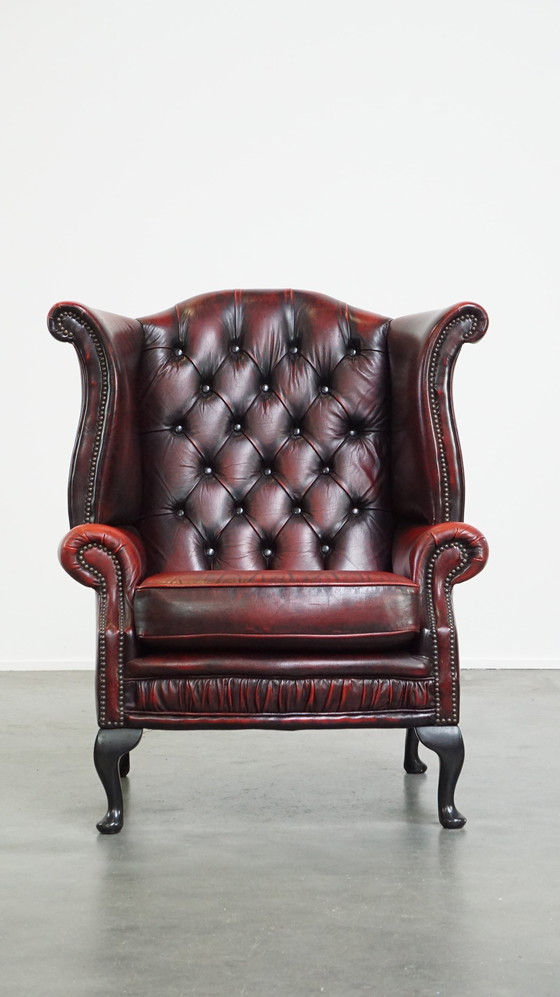 Image 1 of Grand fauteuil Chesterfield rouge à oreilles