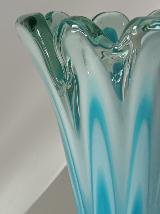 Image 1 of Vase Bleu En Verre Soufflé Vintage