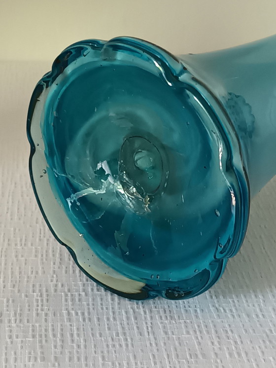 Image 1 of Vase Bleu En Verre Soufflé Vintage