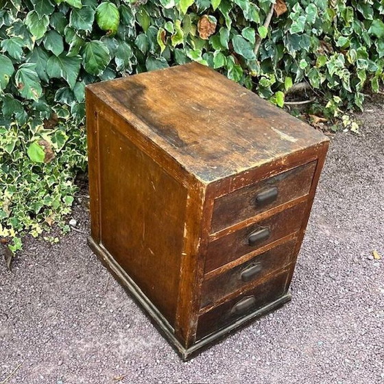 Image 1 of Meuble vintage à 4 tiroirs avec poignées en coquillage