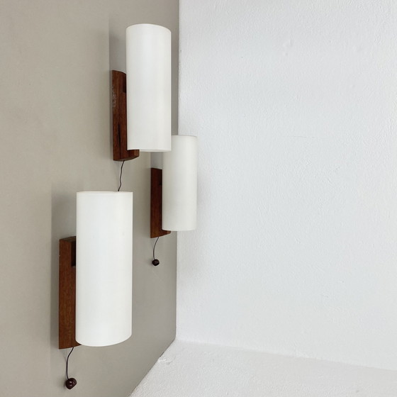 Image 1 of Ensemble de 3 appliques minimales en verre blanc satiné et en teck, Danemark, années 1960