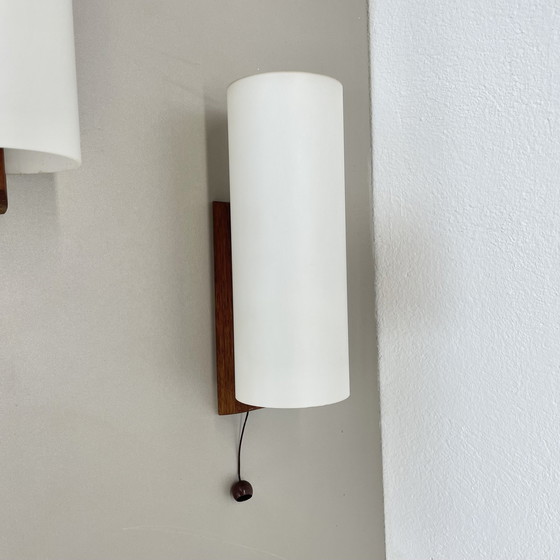 Image 1 of Ensemble de 3 appliques minimales en verre blanc satiné et en teck, Danemark, années 1960
