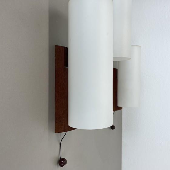 Image 1 of Ensemble de 3 appliques minimales en verre blanc satiné et en teck, Danemark, années 1960