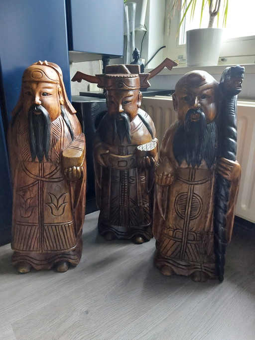 Grandes statues en bois