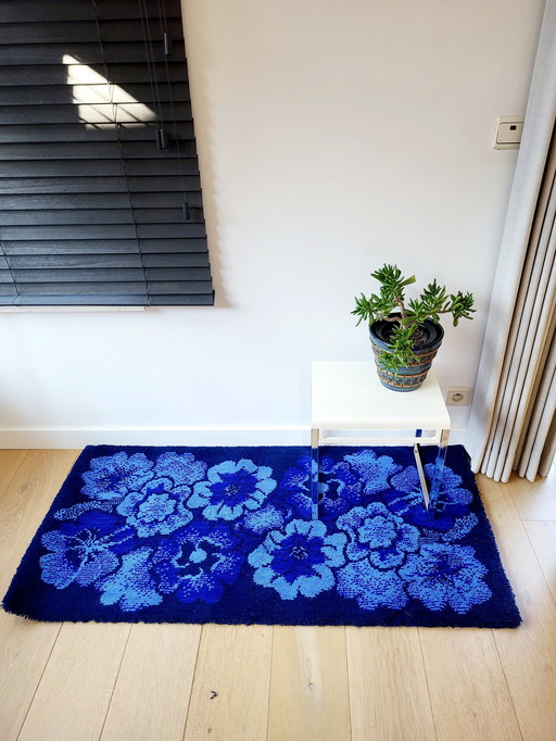 Tapis vintage, Desso, bleu avec des fleurs décoratives, design des années 1970