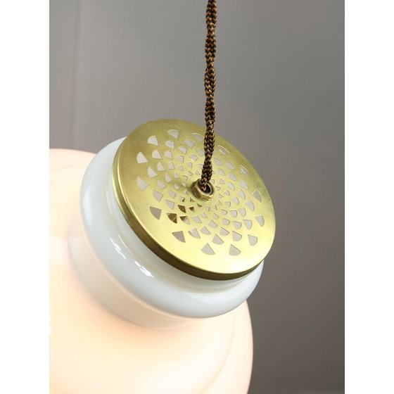 Image 1 of Lampe suspendue vintage en laiton et verre opalin, Italie