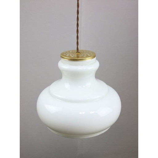 Lampe suspendue vintage en laiton et verre opalin, Italie