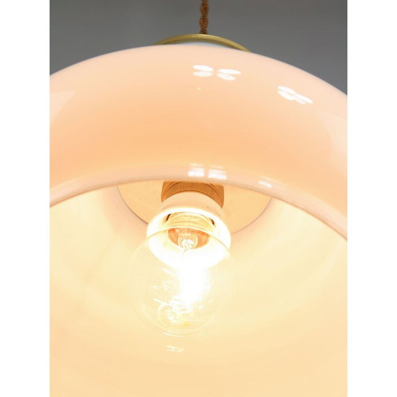 Image 1 of Lampe suspendue vintage en laiton et verre opalin, Italie