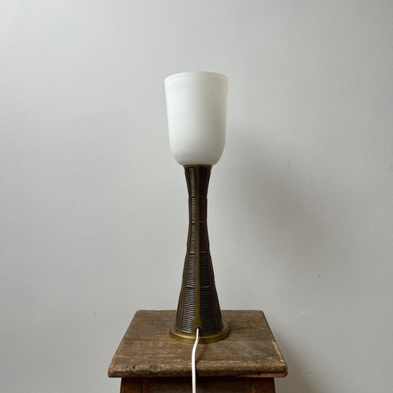 Image 1 of Lampe de table vintage en laiton et verre opalin par Sonja Katzin pour Asea, Suède années 1950
