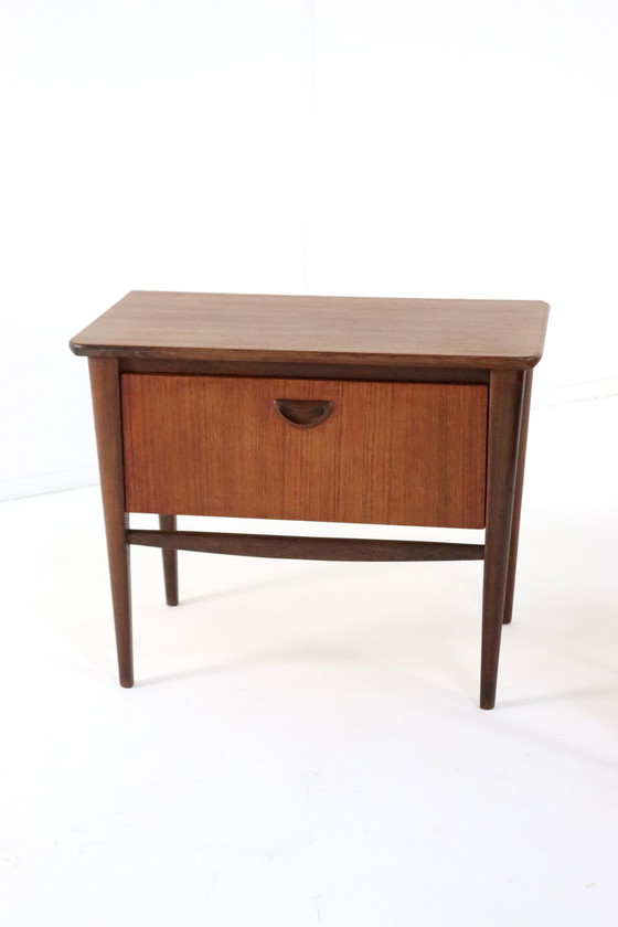 Image 1 of Ensemble de 2 tables de nuit Wébé Louis Van Teeffelen 'Beek En Donk' Vintage