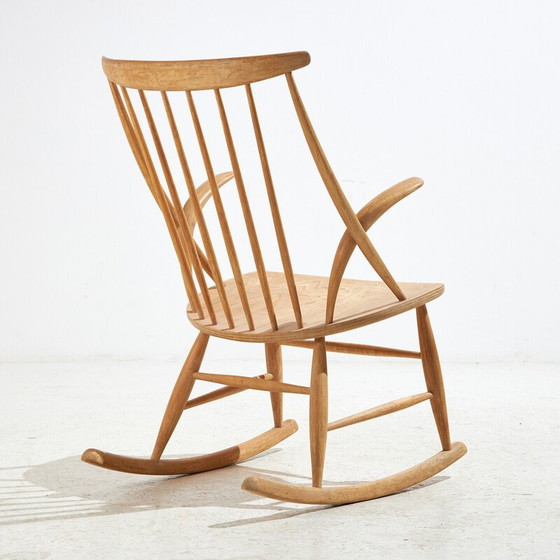 Image 1 of Fauteuil à bascule vintage en hêtre "IW3" par Illum Wikkelsø pour Niels Eilersen, 1960