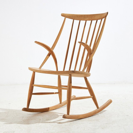 Image 1 of Fauteuil à bascule vintage en hêtre "IW3" par Illum Wikkelsø pour Niels Eilersen, 1960