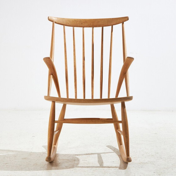 Image 1 of Fauteuil à bascule vintage en hêtre "IW3" par Illum Wikkelsø pour Niels Eilersen, 1960